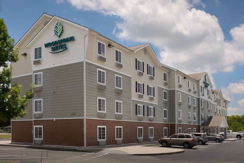 WoodSpring Suites San Antonio North Live Oak I 35 - photo 2