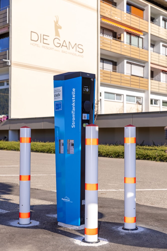 Electric vehicle charging station