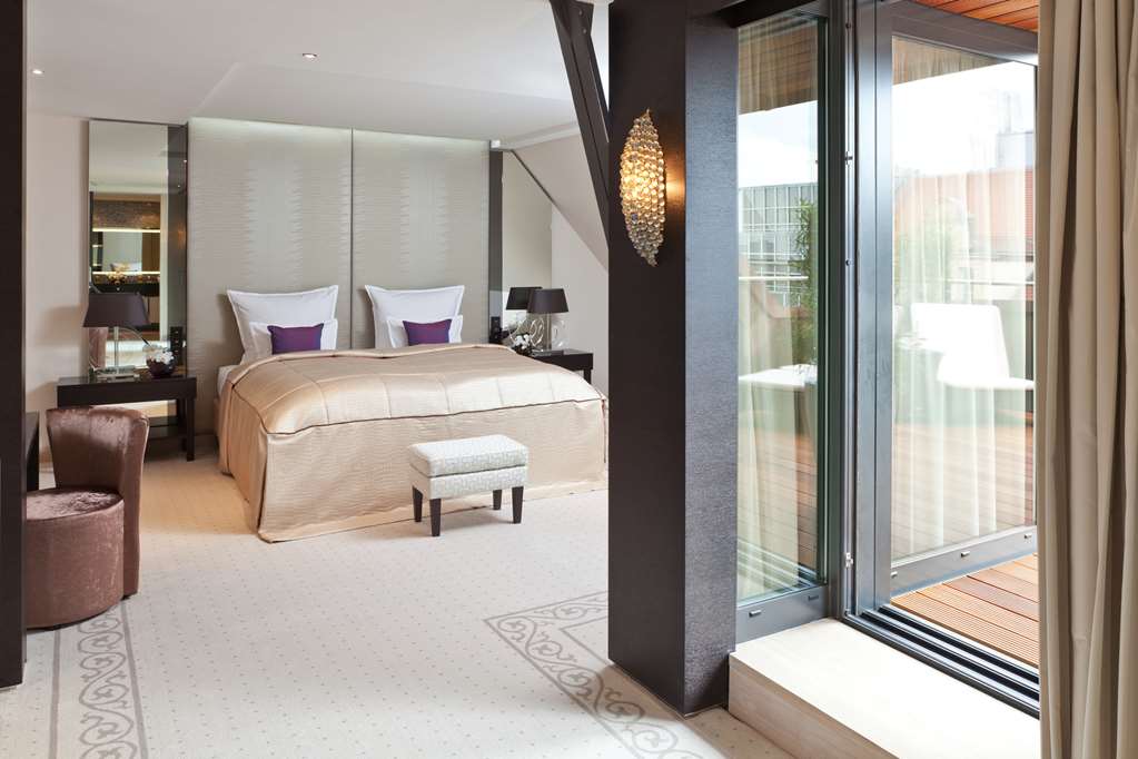 Steigenberger Grandhotel Handeslhof, Leipzig, Germany - Presidential Suite bedroom