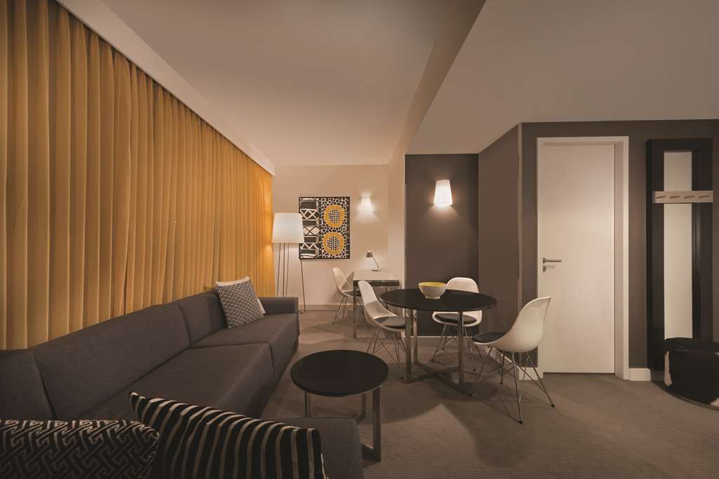 adina apartment hotel hackescher markt one bedroom premier apartment lounge room