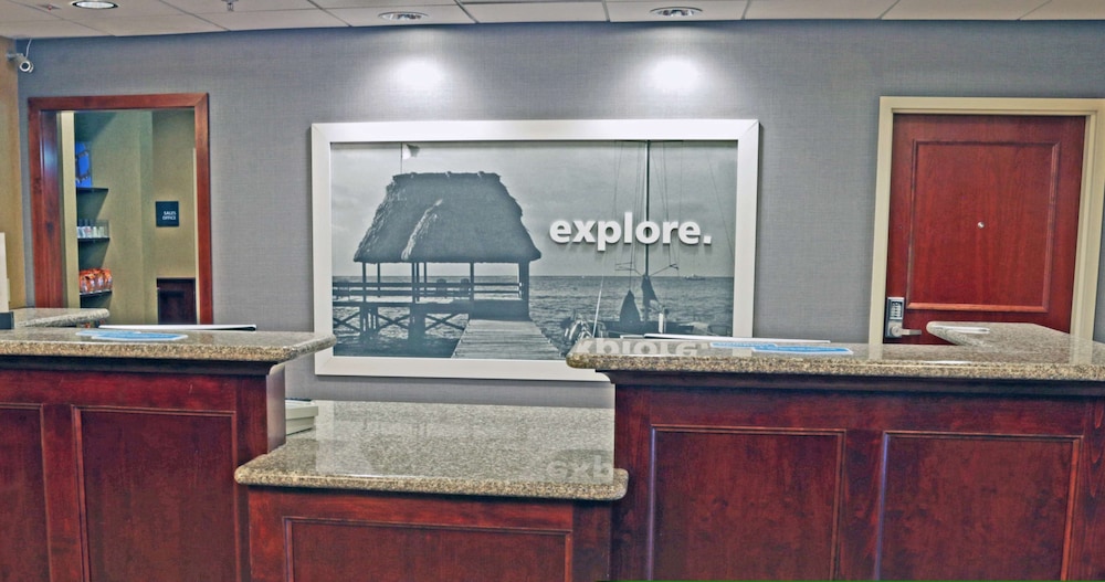 Hampton Inn & Suites Norfolk Airport - photo 2