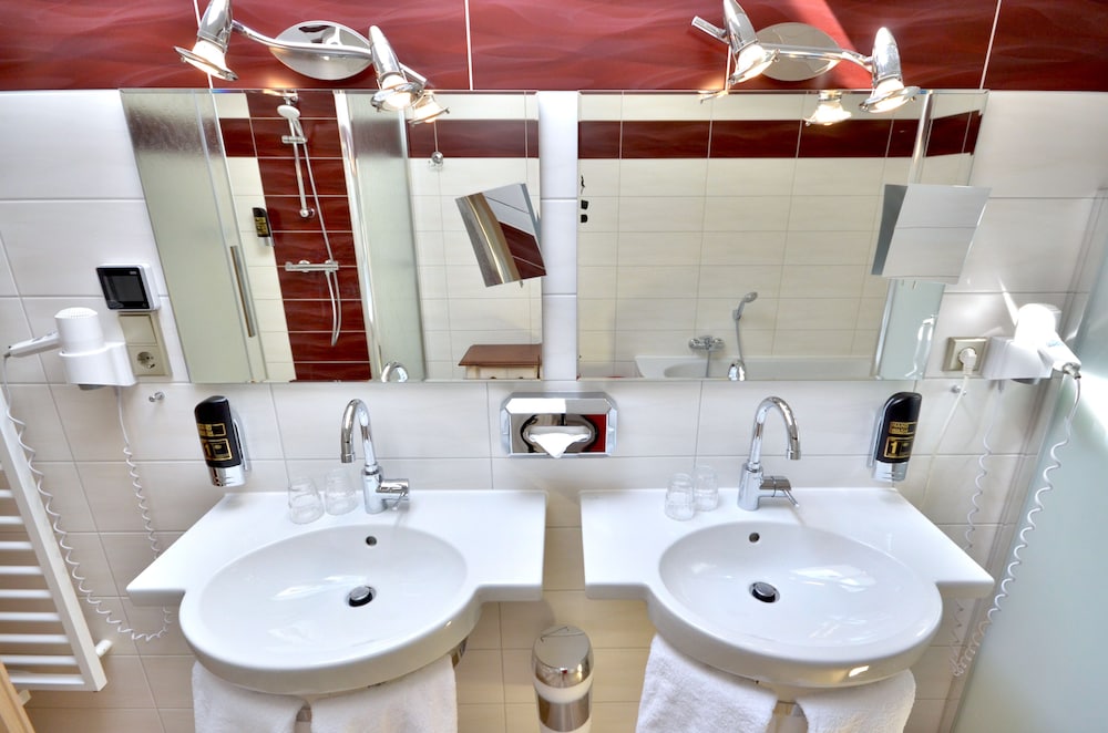 Bathroom sink