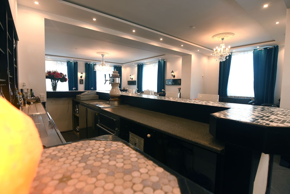 Hotel Bar