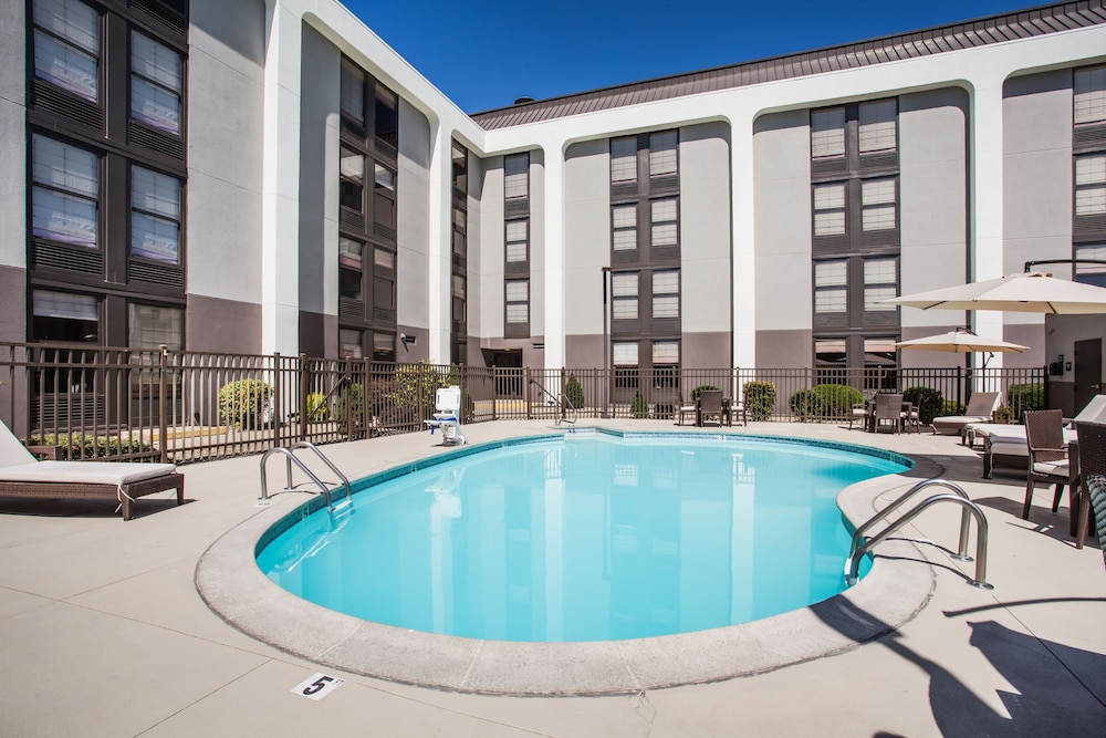 Hampton Inn West Springfield - photo 2