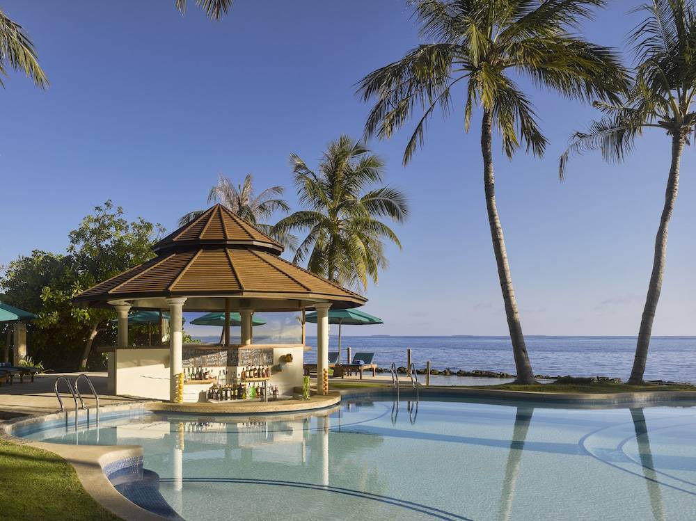 Poolside bar
