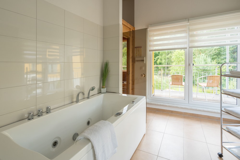 Private spa tub