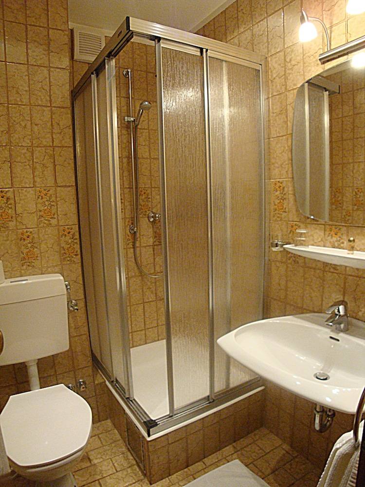 Bathroom shower