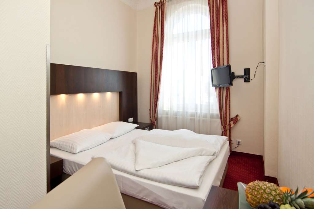 French bed room-Novum Hotel Graf Moltke Hamburg