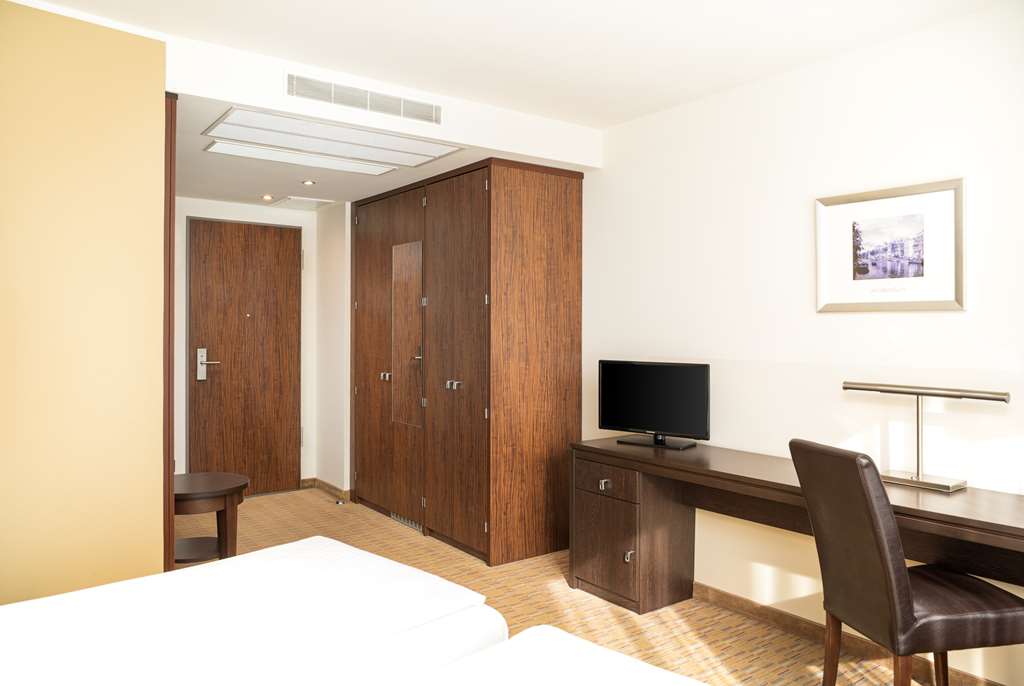 the rilano hotel hamburg standard twin bett zimmer schreibtisch