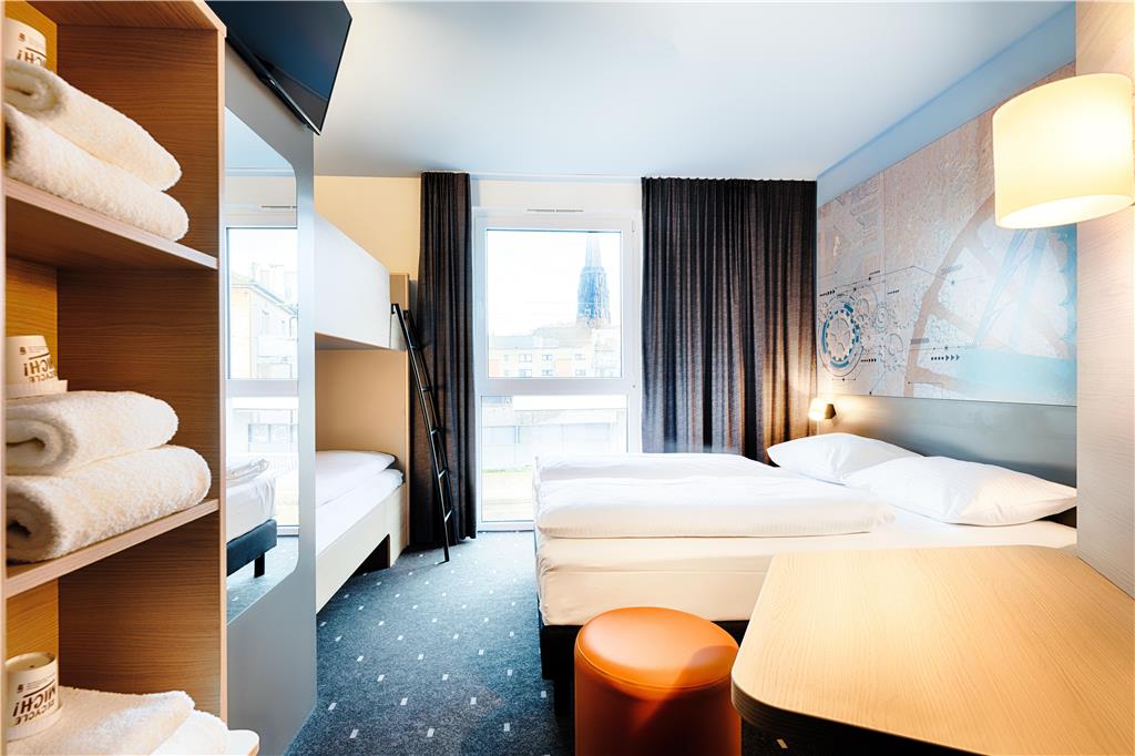 Guest room
