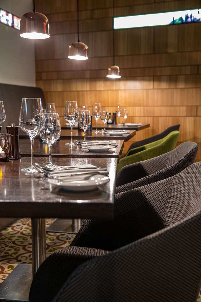 Circle Bar & Restaurant