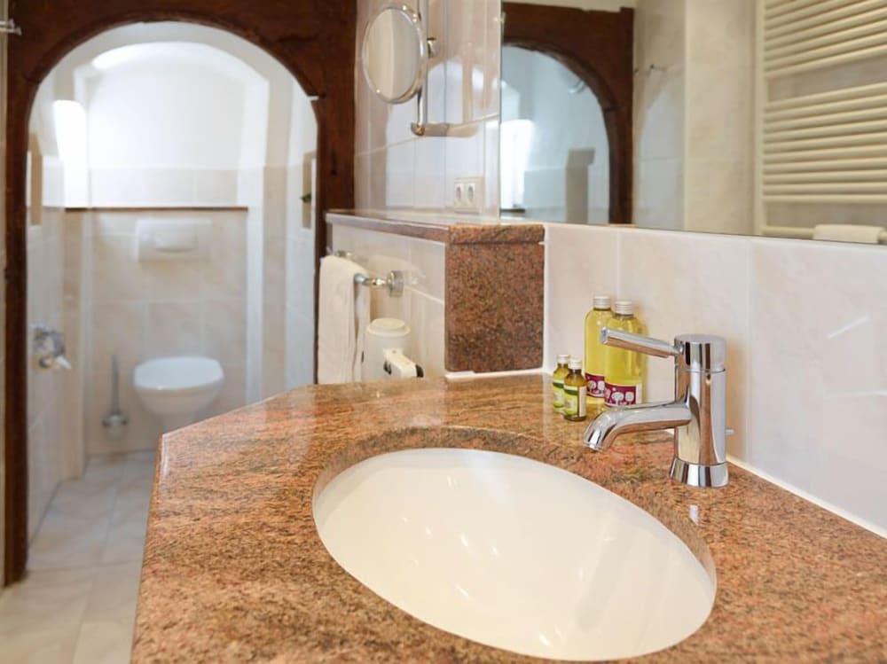 Bathroom sink