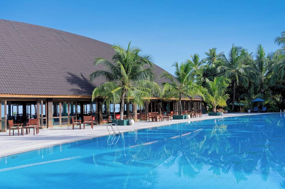 Poolside bar