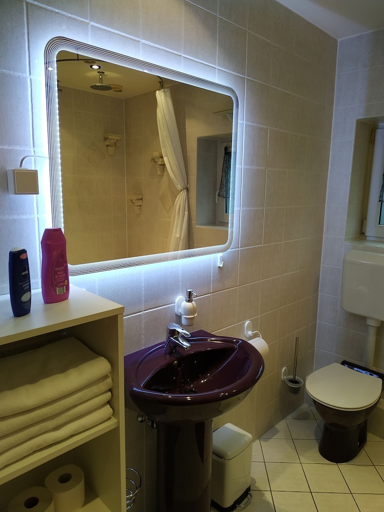 Bathroom sink