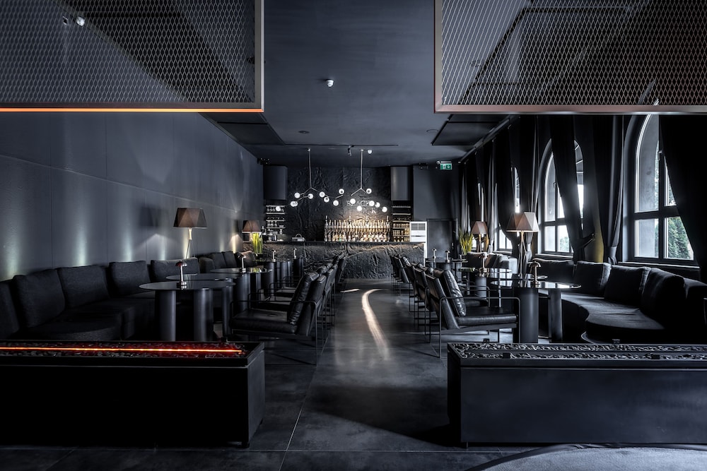 Lobby lounge