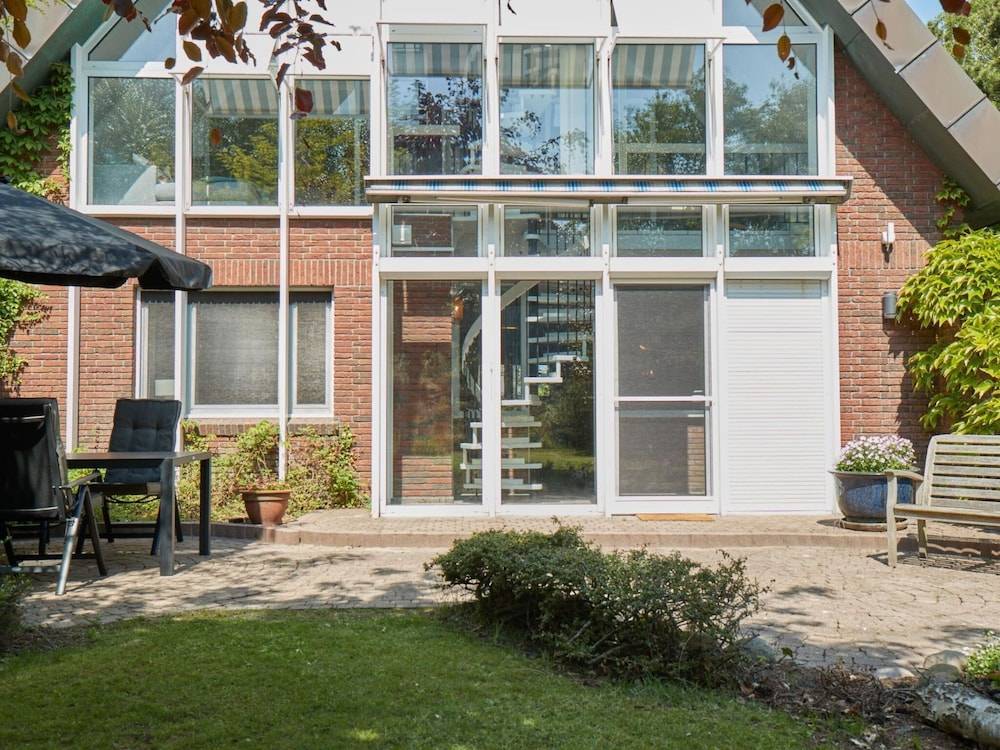Cottage With a Fireplace Just 10 Minutes From the Beach