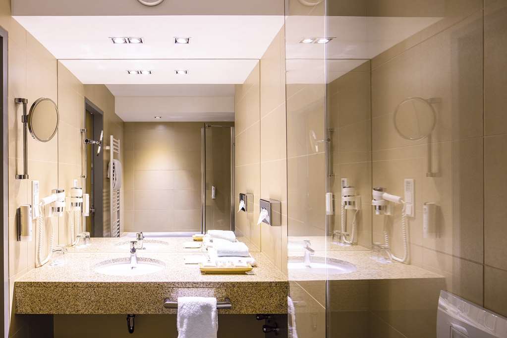 bathroom premium room