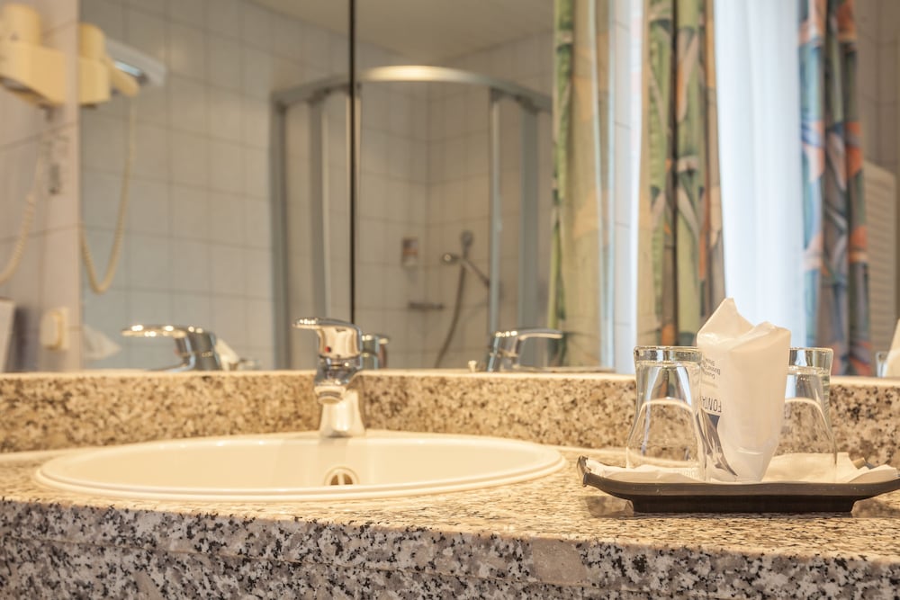 Bathroom sink
