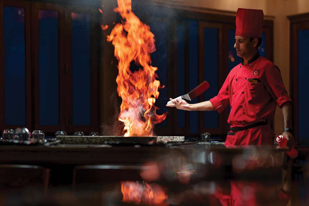 ATMOSPHERE KANIFUSHI MALDIVES OUTLETS AND DINING TEPPANYAKI
