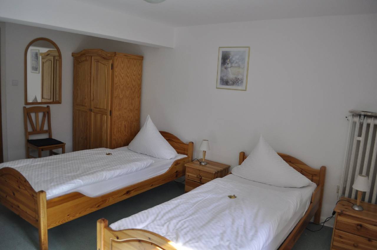 Hotel Und Weingut Karlsmv Hle
