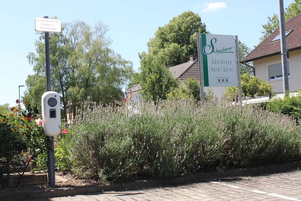 Electric vehicle charging station