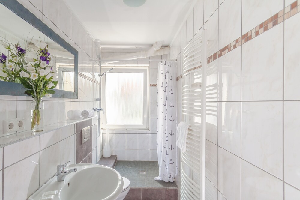 Deep Soaking Bathtub