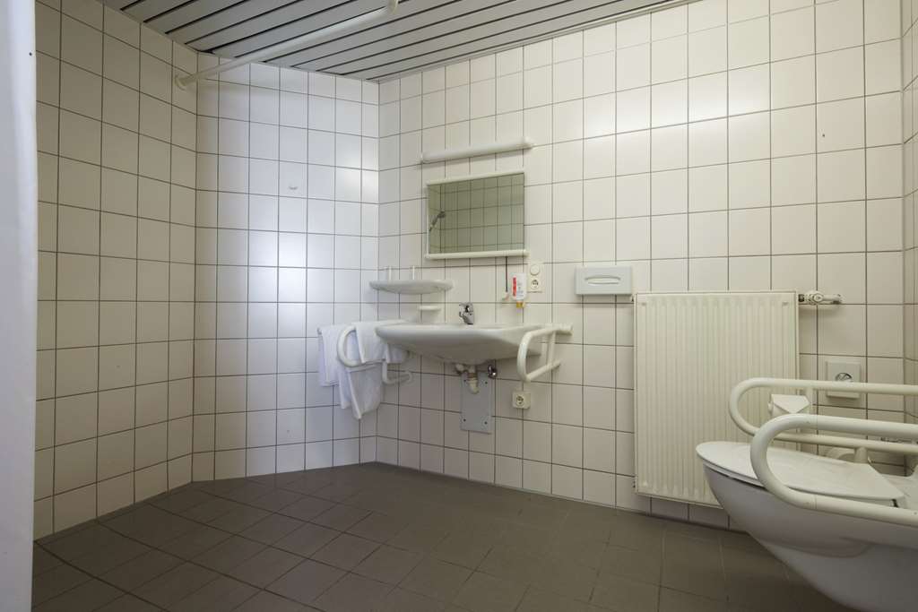 IntercityHotel Kassel, Germany - Handicapped Accesible Room, Bathroom
