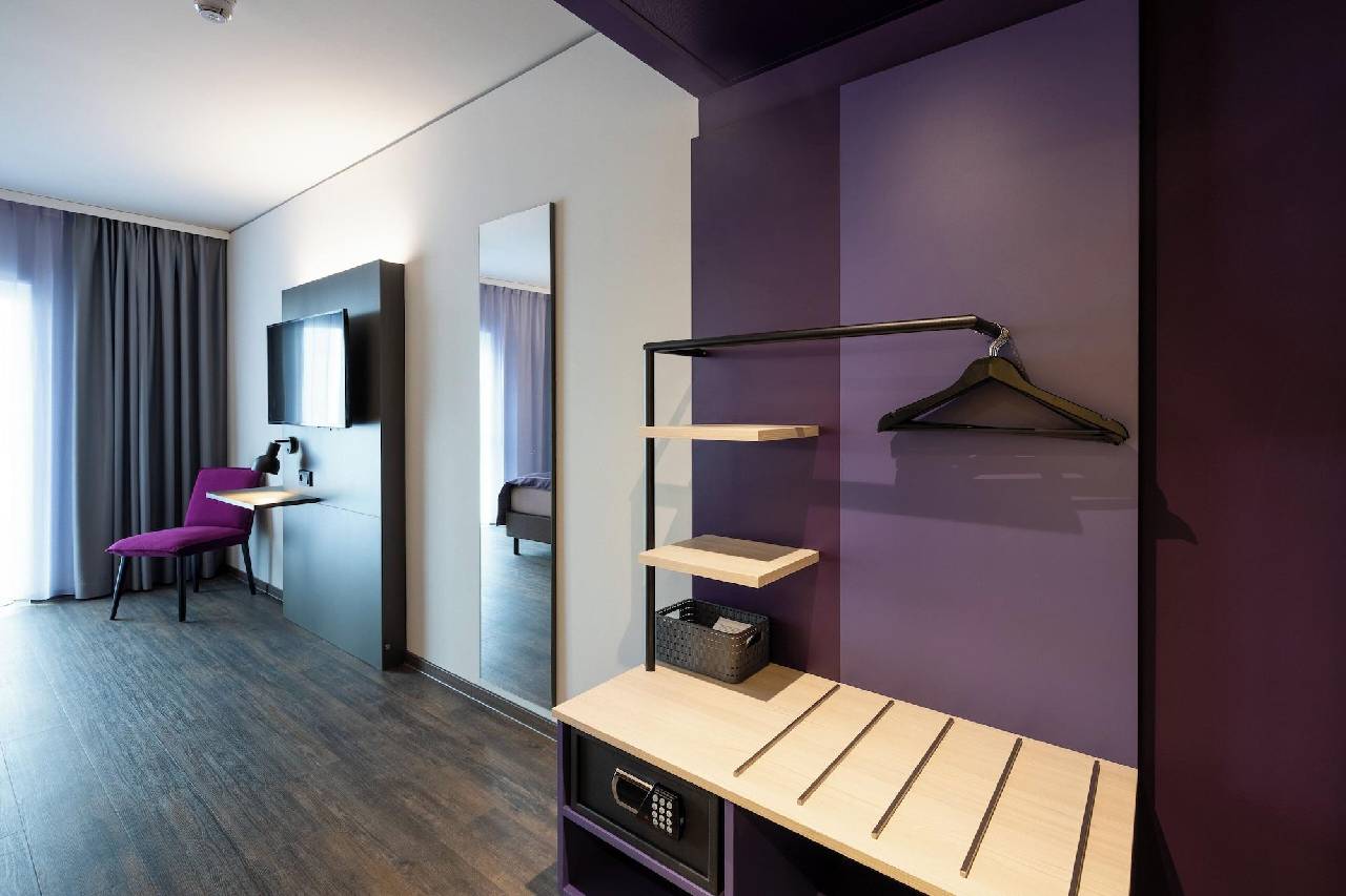 Guest room