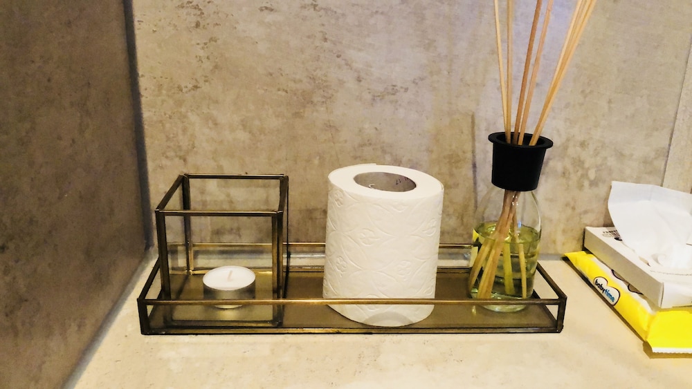 Bathroom amenities