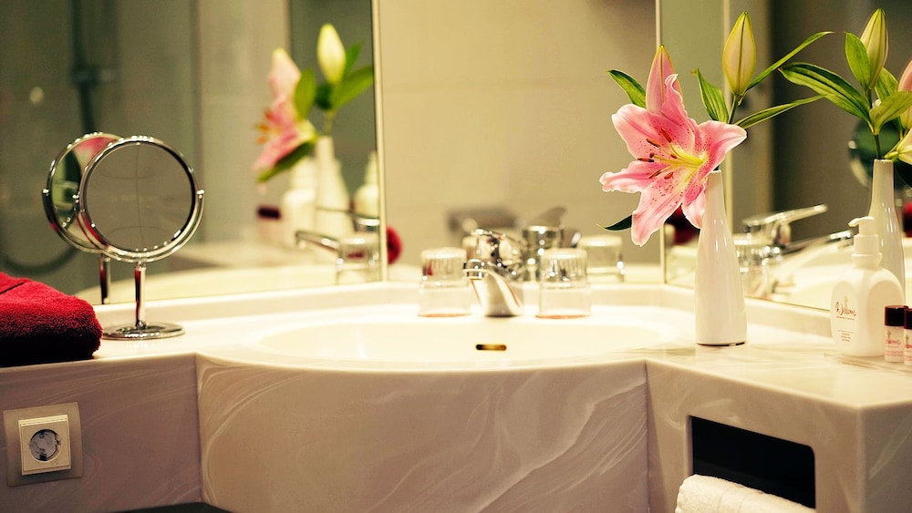 Bathroom sink