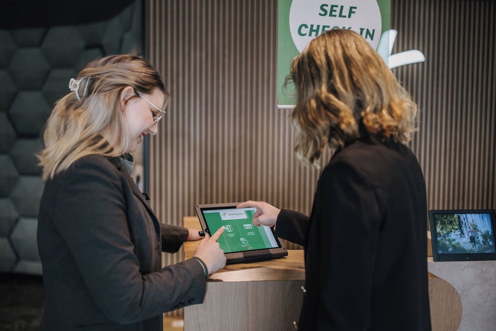 Check-in/check-out kiosk