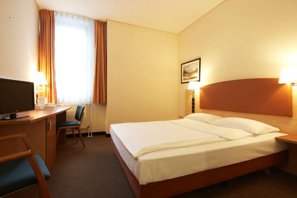 IntercityHotel Berlin Ostbahnhof, Germany - Guest room
