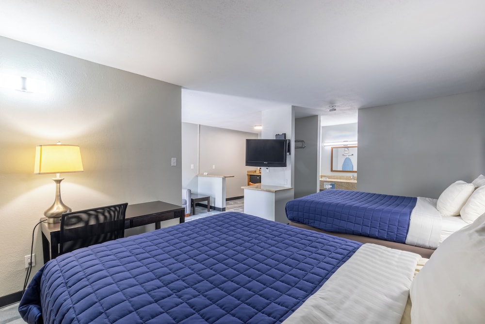 Freer Executive Inn & Studios by OYO - photo 4