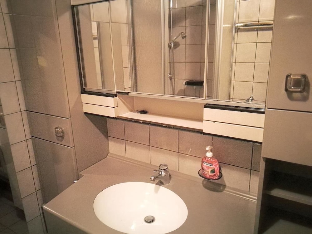 Bathroom sink