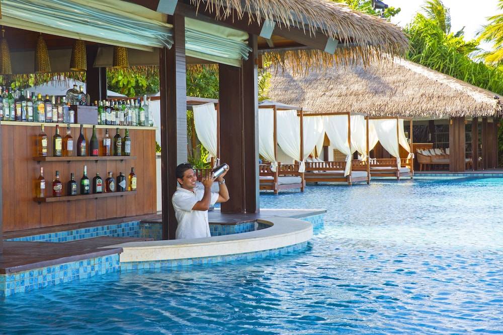 Poolside bar
