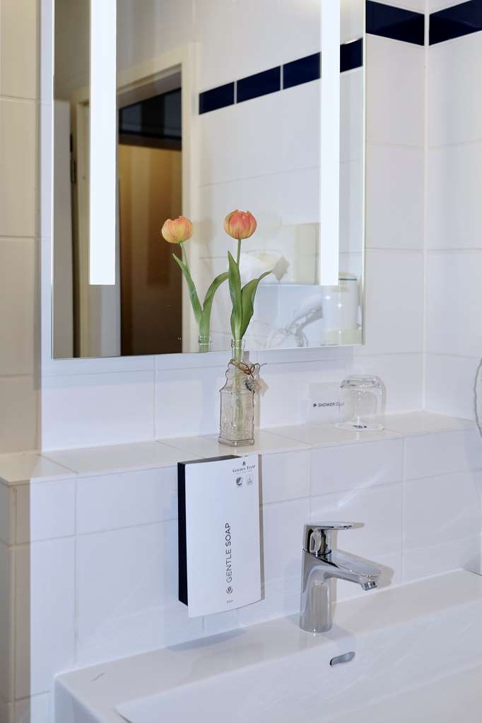 Tulip Inn Frankfurt Airport Bath Room of the Superior Room