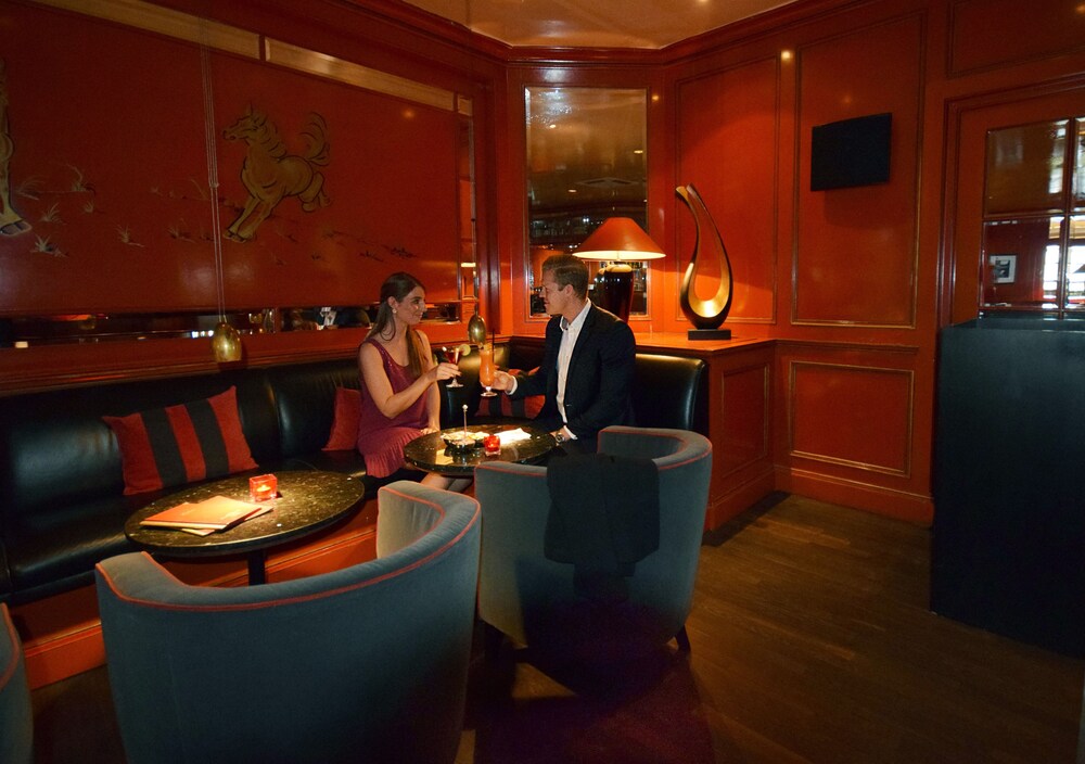 Hotel Bar
