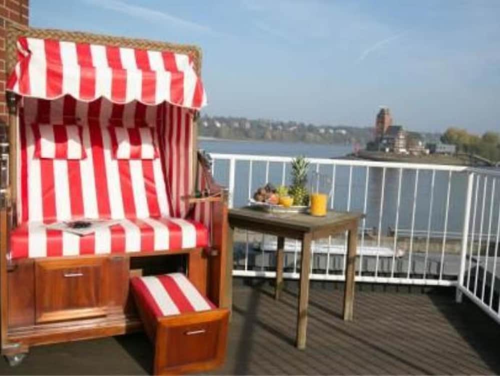 Sundeck