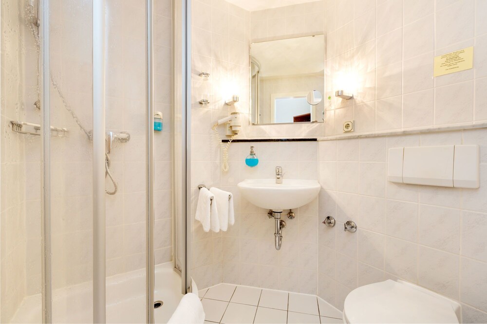 Deep Soaking Bathtub