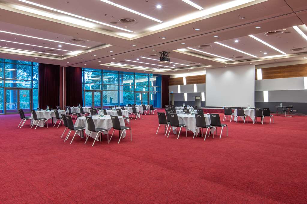 Dow & Jones meeting room with cabaret seating