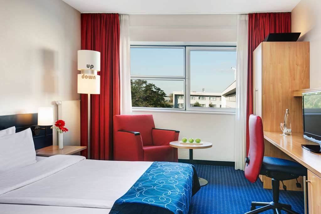 IntercityHotel Frankfurt Airport, Germany, business room