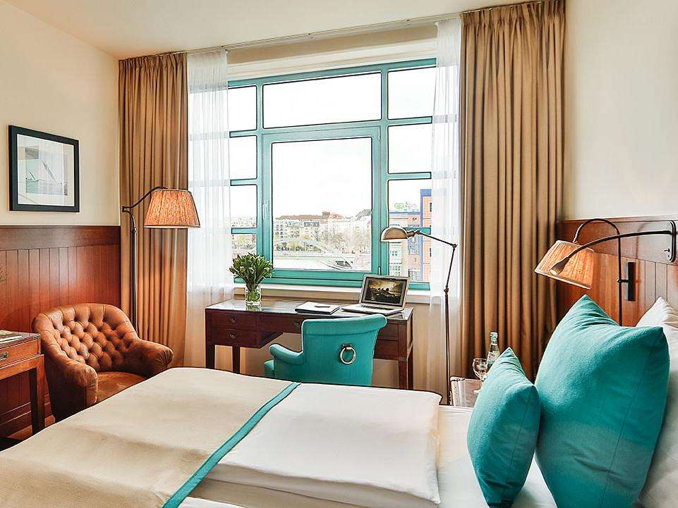 Deluxe Maritim room