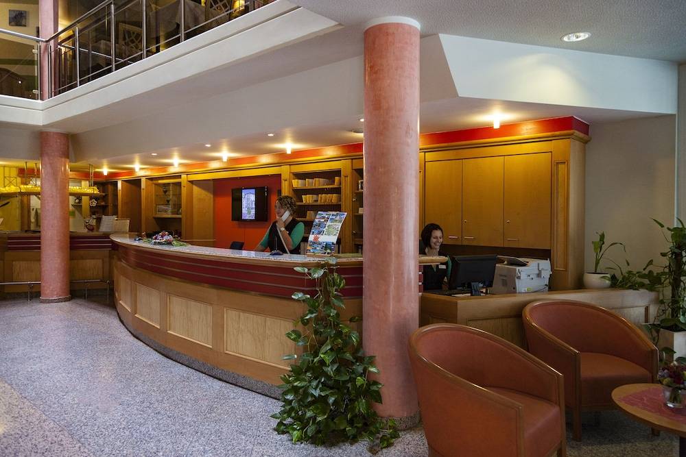 Check-in/check-out kiosk
