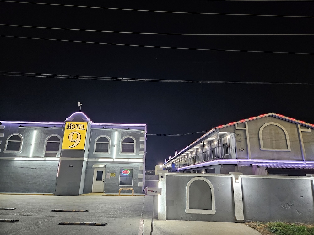 Motel 9 - photo 2