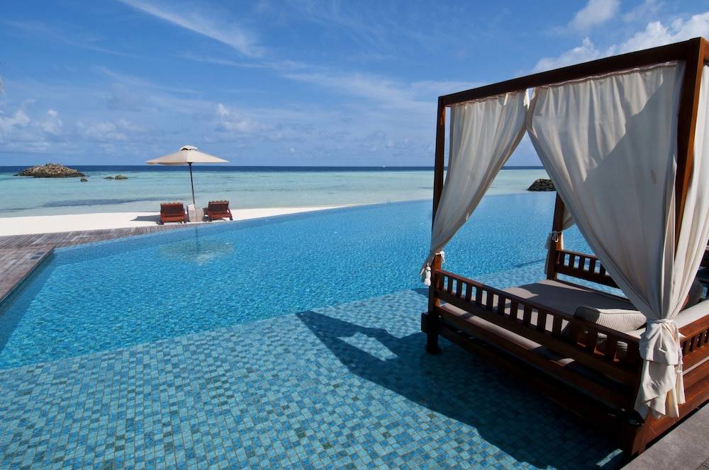 Infinity pool