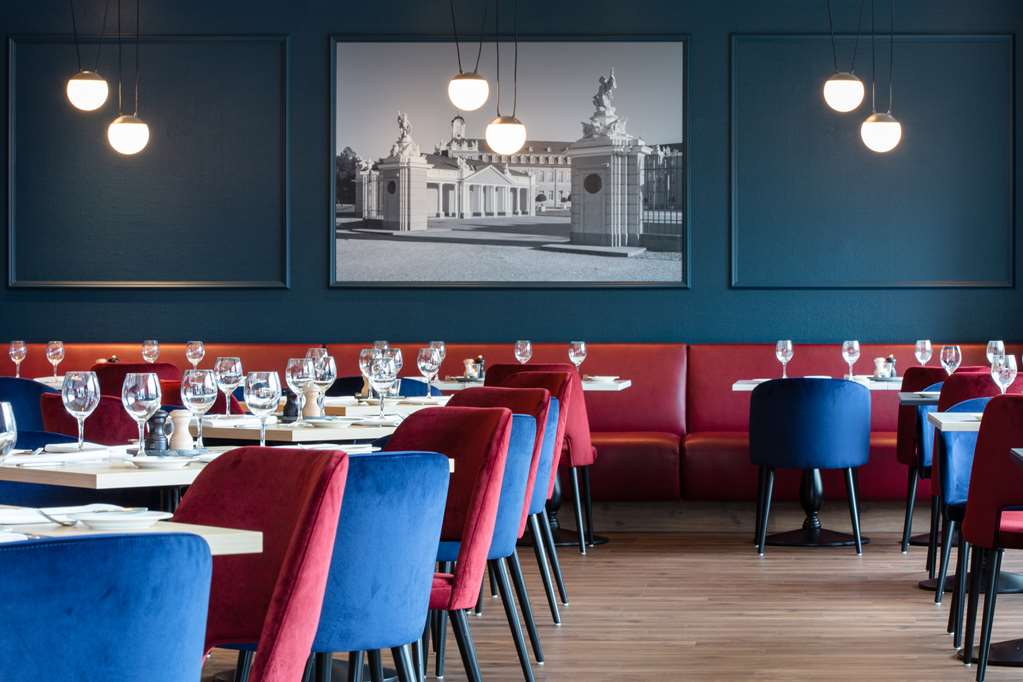 Bistro for lunch and dinner
