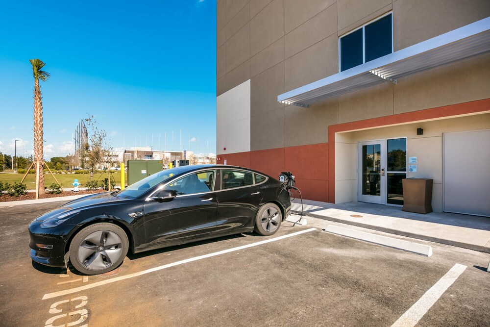 Holiday Inn Express & Suites Jacksonville Town Center an IHG Hotel - featured photo