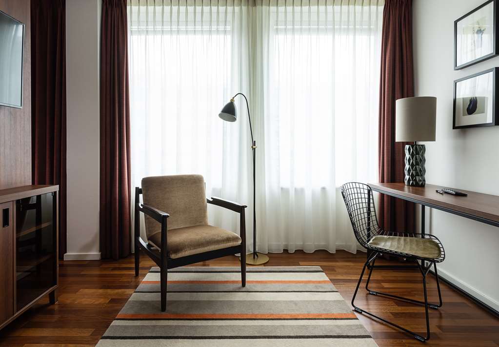 ameron speicherstadt zimmer premium hafencity sessel schreibtisch wohnraum quer
