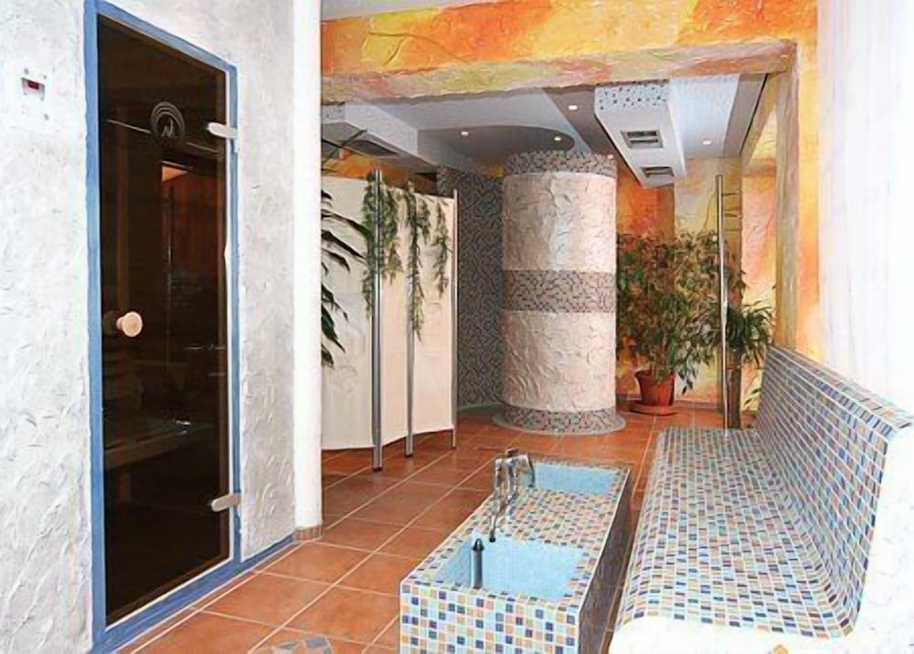 Indoor spa tub
