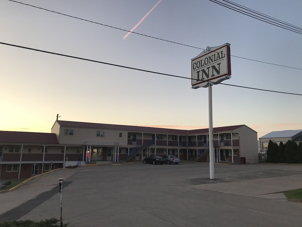 Colonial Inn Dyersville - featured photo